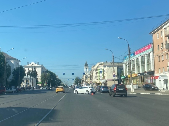 Перед часом-пик в центре Твери произошло ДТП