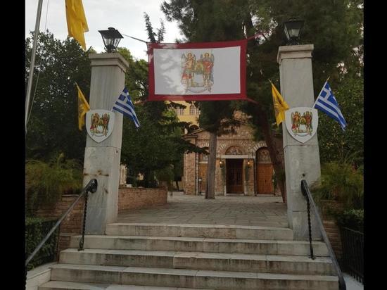 Священник облил кислотой семерых митрополитов на церковном суде в Афинах