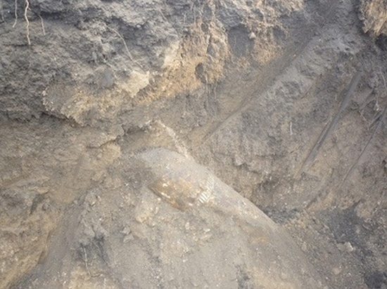 Фугасную мину нашли в реке на 233-м км трассы М-1 в Смоленской области