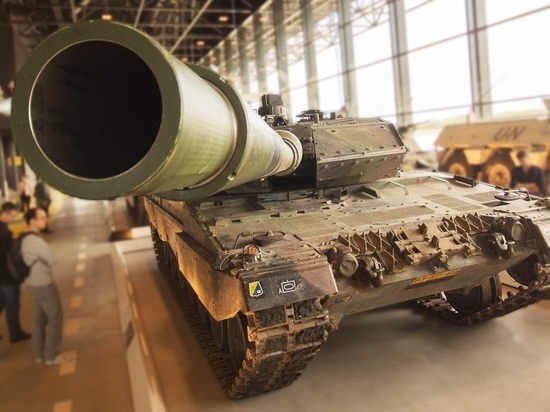 На военных учениях в Японии минометная мина вылетела на трассу