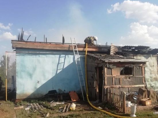 В Нежинке огонь повредил 350 квадратных метров строений, среди которых два дома