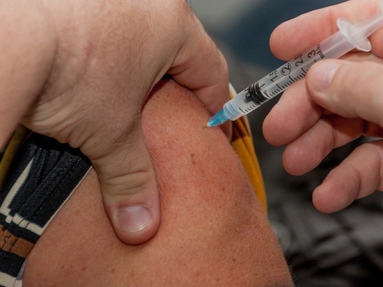 Оперштаб: при высоком уровне антител вакцинироваться можно