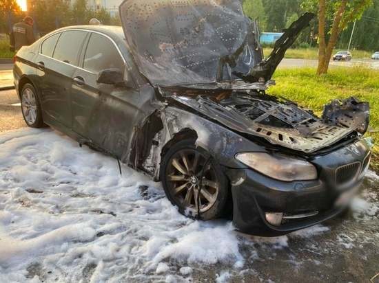 В Десногорске полыхал BMW, специалисты не исключают поджог