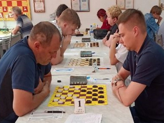 Брянский спортсмен завоевал две медали на турнире по шашкам