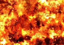 В поселке Тура в Эвенкийском муниципальном округе Красноярского края загорелся жилой дом из бруса