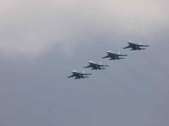 В небе над Ростовом замечены пролетающие сверхзвуковые истребители