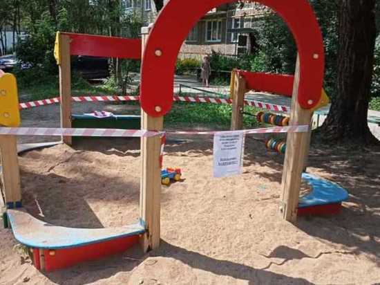 В Иванове почти 600 качелей и горок на детских площадках запрещены к эксплуатации
