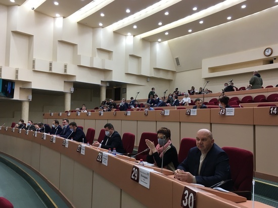 Еще двое саратовцев стали Почетными гражданами города