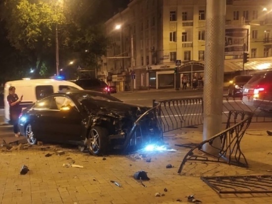 Возле библиотеки Крупской в Донецке произошла серьезная авария