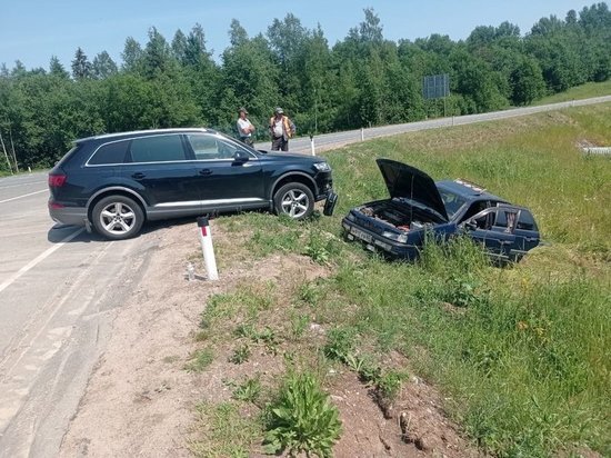 «Ауди» и «Фольксваген» не смогли разъехаться под Великими Луками