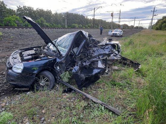 В Омской области пьяный водитель выехал на полотно железной дороги и устроил аварию