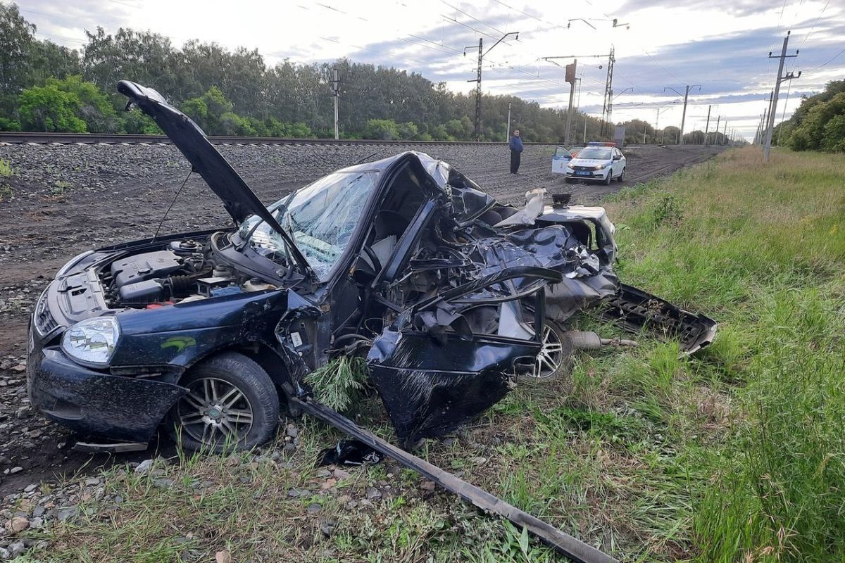 В Омской области пьяный водитель выехал на полотно железной дороги и  устроил аварию - МК Омск