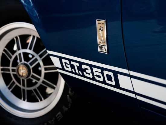 Жители Смоленска жалуются на детей, ворующих колпачки с колес авто