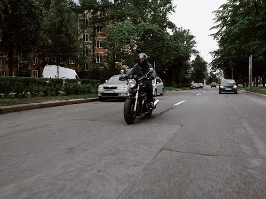 В Оренбурге на Салмышской авария с мотоциклом