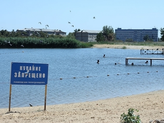 В Калмыкии вода на трех основных пляжах непригодна для купания