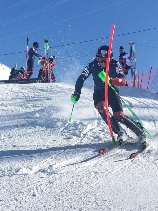 Профессиональные горнолыжники закрывают сезон на Эльбрусе