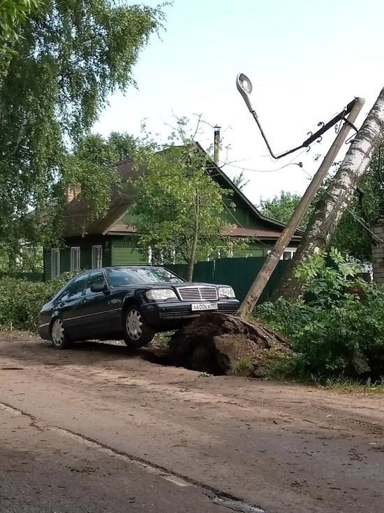 Росгвардейцы Псковской области следят за порядком в районах, пострадавших от стихии