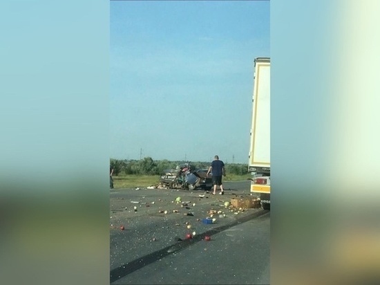 На трассе Ростов-Волгодонск произошло смертельное ДТП с грузовиками и легковушкой