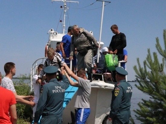 124 амурчанина эвакуировали из затопленной Сергеевки на теплоходе «Амур-2010»