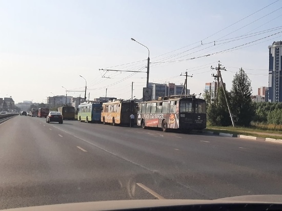 Утром 28 июня на Московском шоссе в Рязани встали троллейбусы