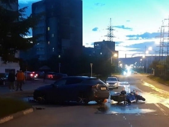 Водитель в Магадане сбил мотоциклистов и уехал