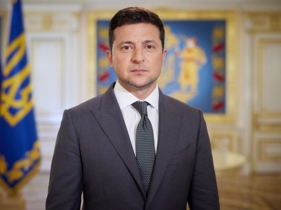 Зеленский назвал конституцию Украины "молодой, но зрелой"