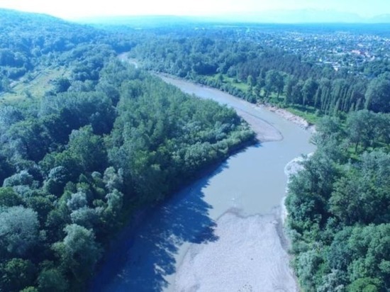 В реке Апшеронского района продолжаются поиски 9-летнего мальчика