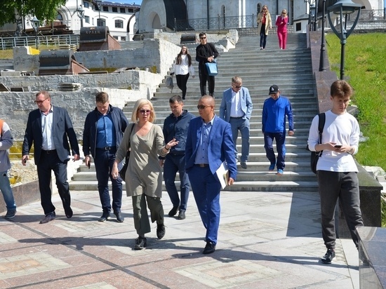 В Ханты-Мансийске подрядчик не справился с ремонтом площади Славянской письменности