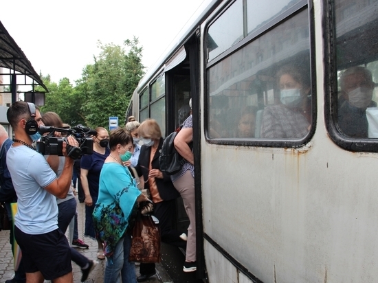 В псковских автобусах ловили нарушителей масочного режима