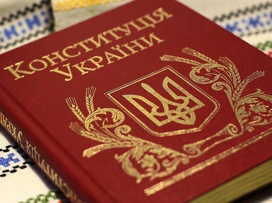 Эксперт сравнил празднование Дня Конституции Украины с обрядом вуду