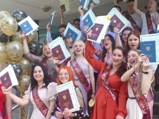 Более восьмидесяти выпускников Губернского колледжа в Серпухове получили диплом с отличием