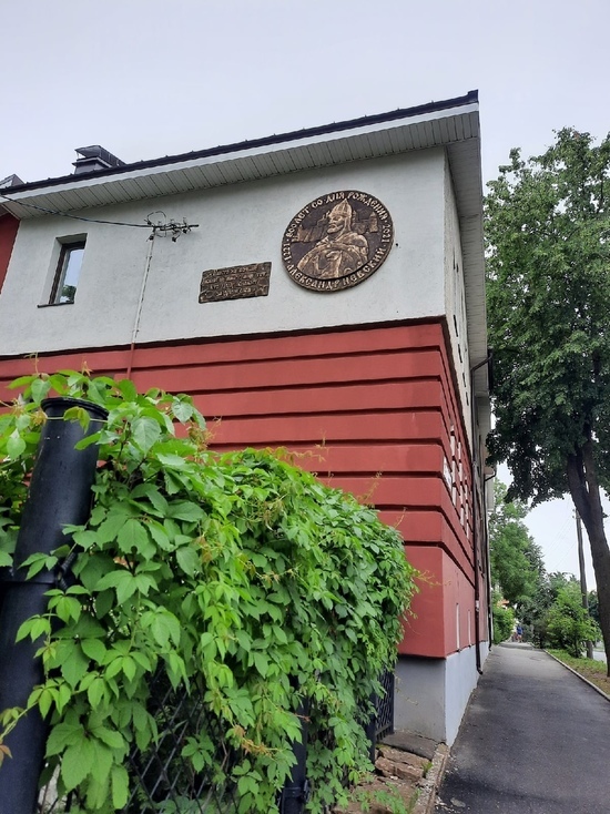 Фотофакт: памятный знак Александру Невскому появился в Пскове