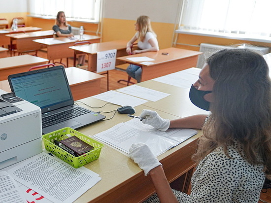 В Ивановской области три выпускника сдали ЕГЭ на 100 баллов сразу по двум предметам