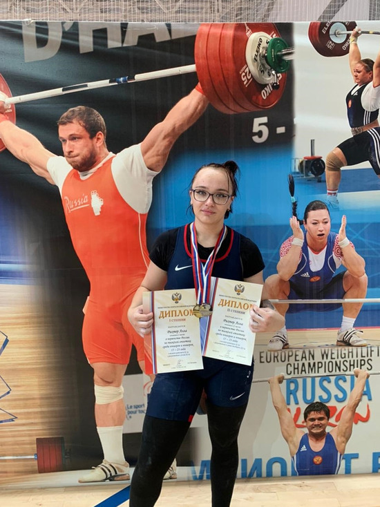 «Золото» и «серебро» на всероссийских соревнованиях завоевала тяжелоатлетка из ЯНАО