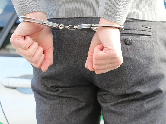 Дончанин обещал устроить знакомую в силовые структуры за 300 000 рублей