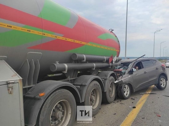 На трассе в Татарстане врезался в газовоз и погиб водитель из Башкирии
