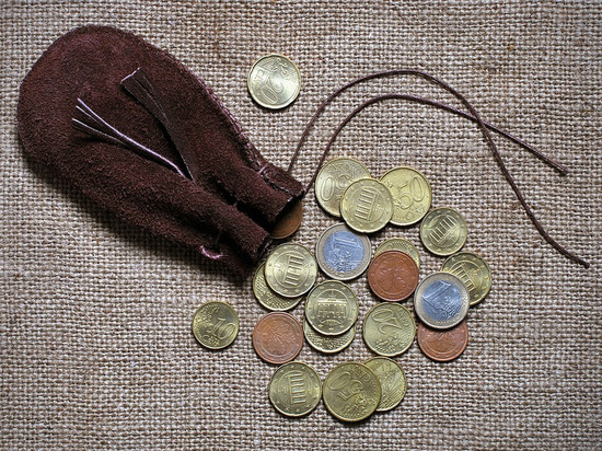 У жителя Смоленска из салона авто пропала сумка с деньгами