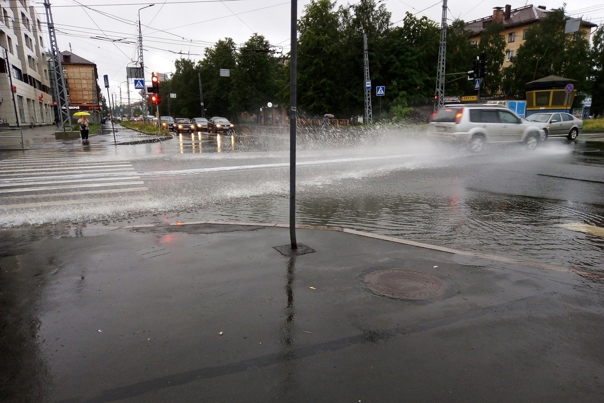 Петербург подтопило из-за резкого потепления и дождей. На что похож дождь.