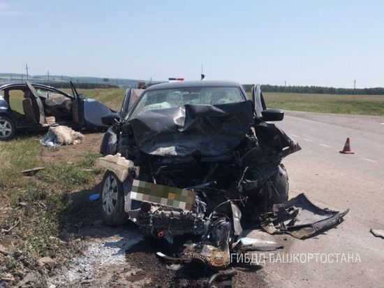 В страшной аварии в Башкирии три человека погибли и два пострадали