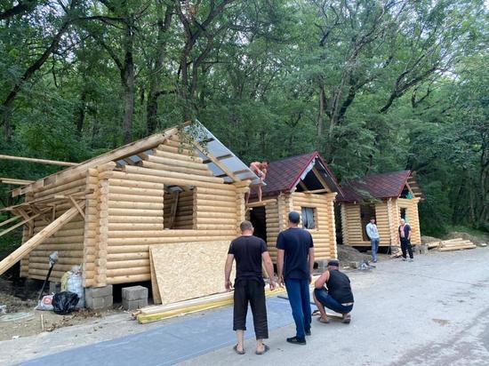 В Железноводске полицейских и медиков "поселят" в деревянные срубы