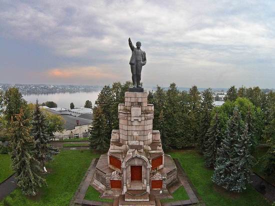 Сергей Ситников пообещал, что памятник Ленину в Центральном парке Костромы останется на месте