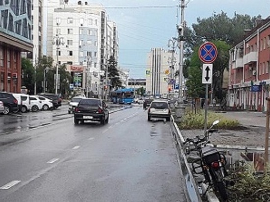 В центре Белгорода 16-летний подросток на мопеде врезался в столб