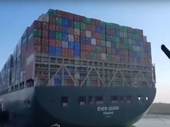 Суэцкий канал договорился о компенсации по инциденту с контейнеровозом
