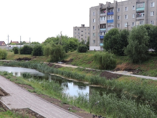 В Уварове завершают первый этап работ по благоустройству пруда
