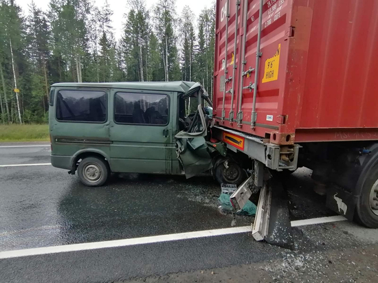Накануне в Холмогорском районе уснувший водитель врезался в фуру