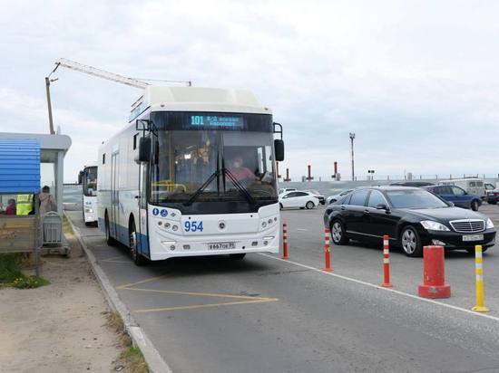 Тестовый автобусный экспресс-маршрут «Аэропорт – железнодорожный вокзал» запустили в Новом Уренгое