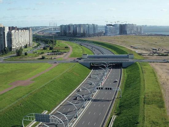 Автоэксперт назвал трассы Петербурга, где можно разрешить ездить быстрее