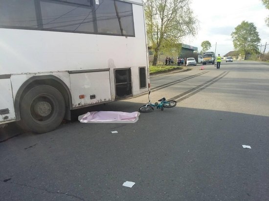 В Челябинской области под колесами автобуса погиб 6-летний ребенок