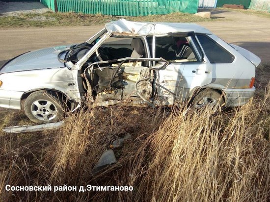 В Челябинской области автомобиль протаранил столб, три человека пострадали