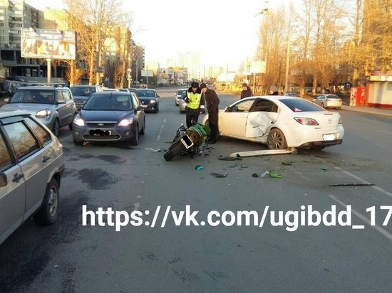 В ДТП на северо-западе Челябинска серьезно  пострадал мотоциклист